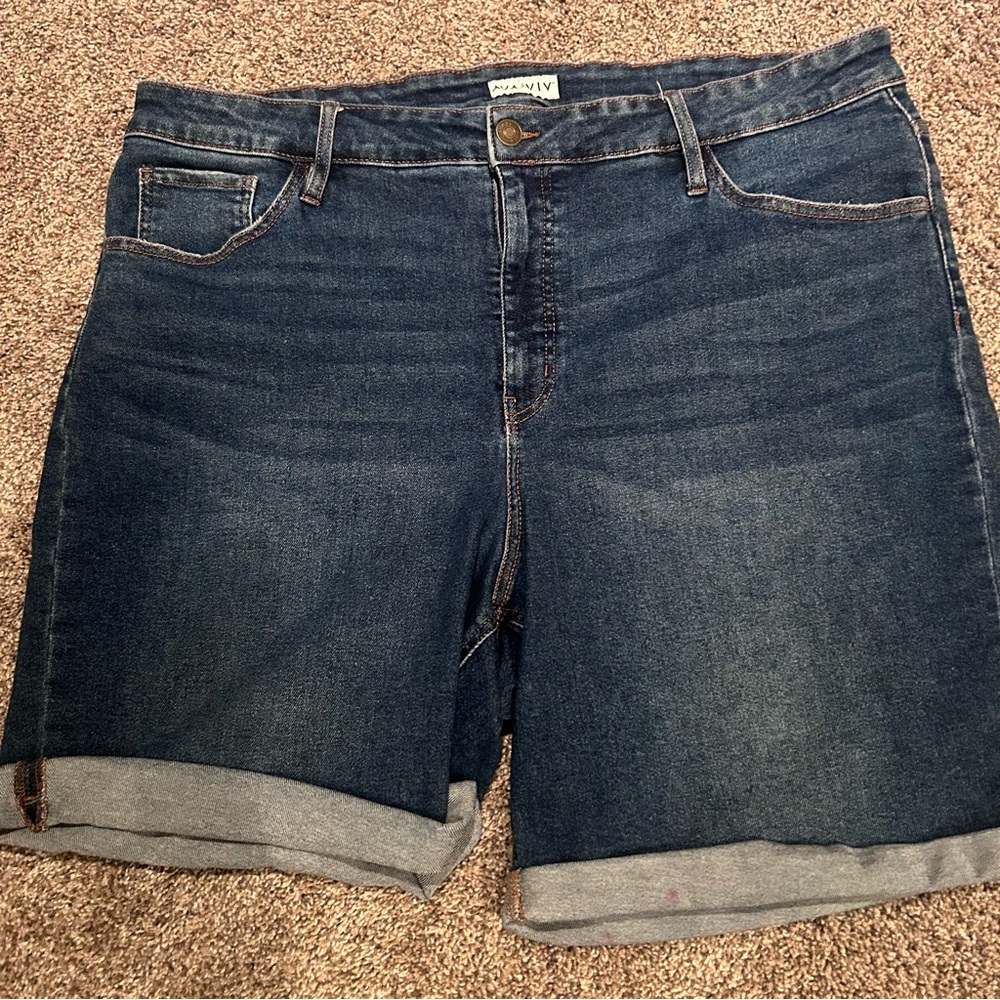Ava & VIV plus size cuffed stretch jean shorts
